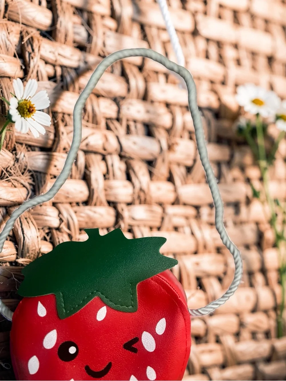 Girls Strawberry Shaped Mini Crossbody Bag Novelty Fruit Purse